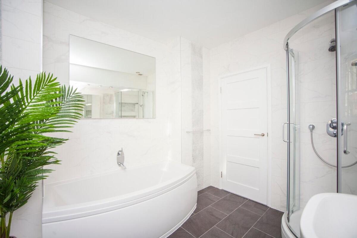 ※ Spacious Georgian Coach House & With Parking Bath Buitenkant foto
